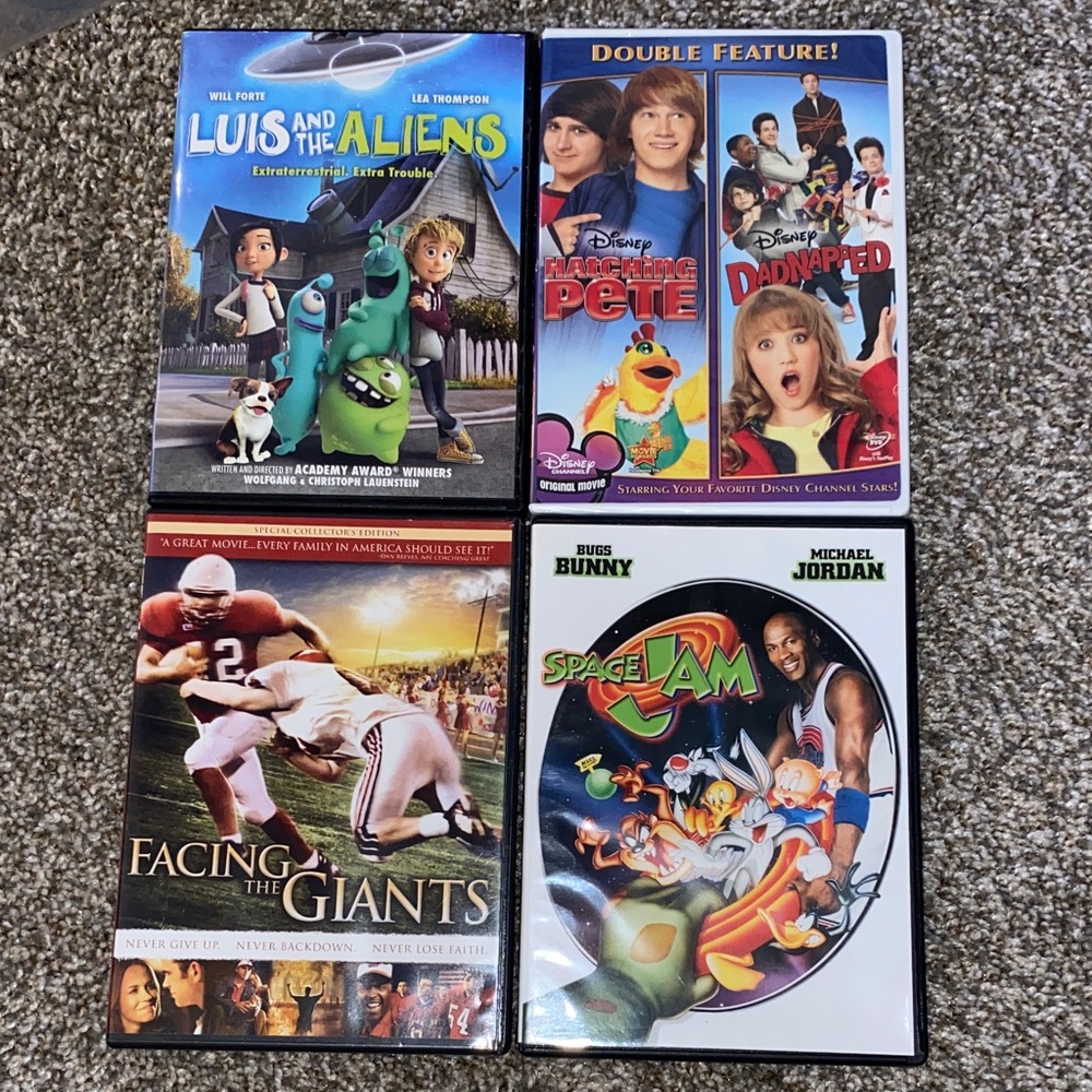 🖤 Family DVDs set of 4